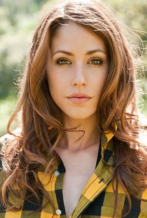 Amanda Crew