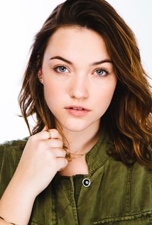 Violett Beane