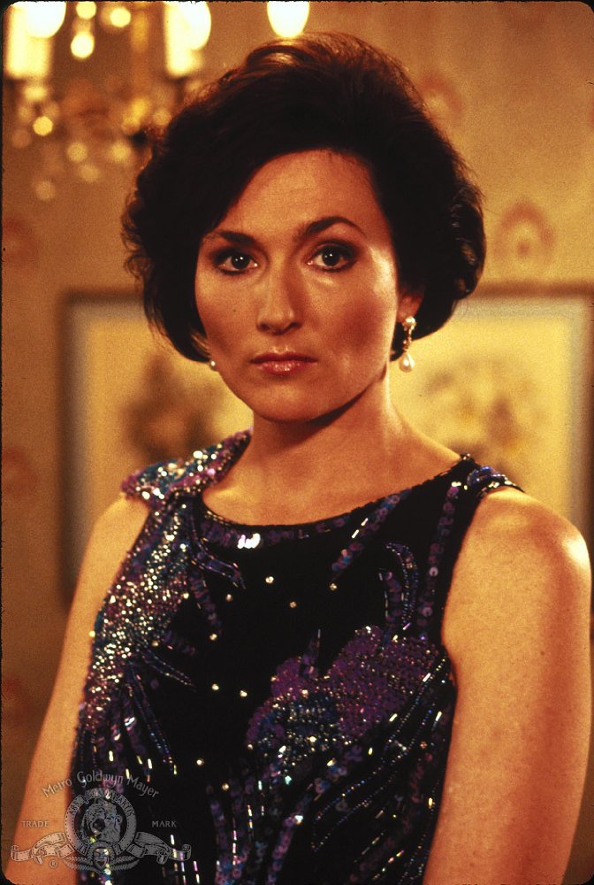Nora Dunn