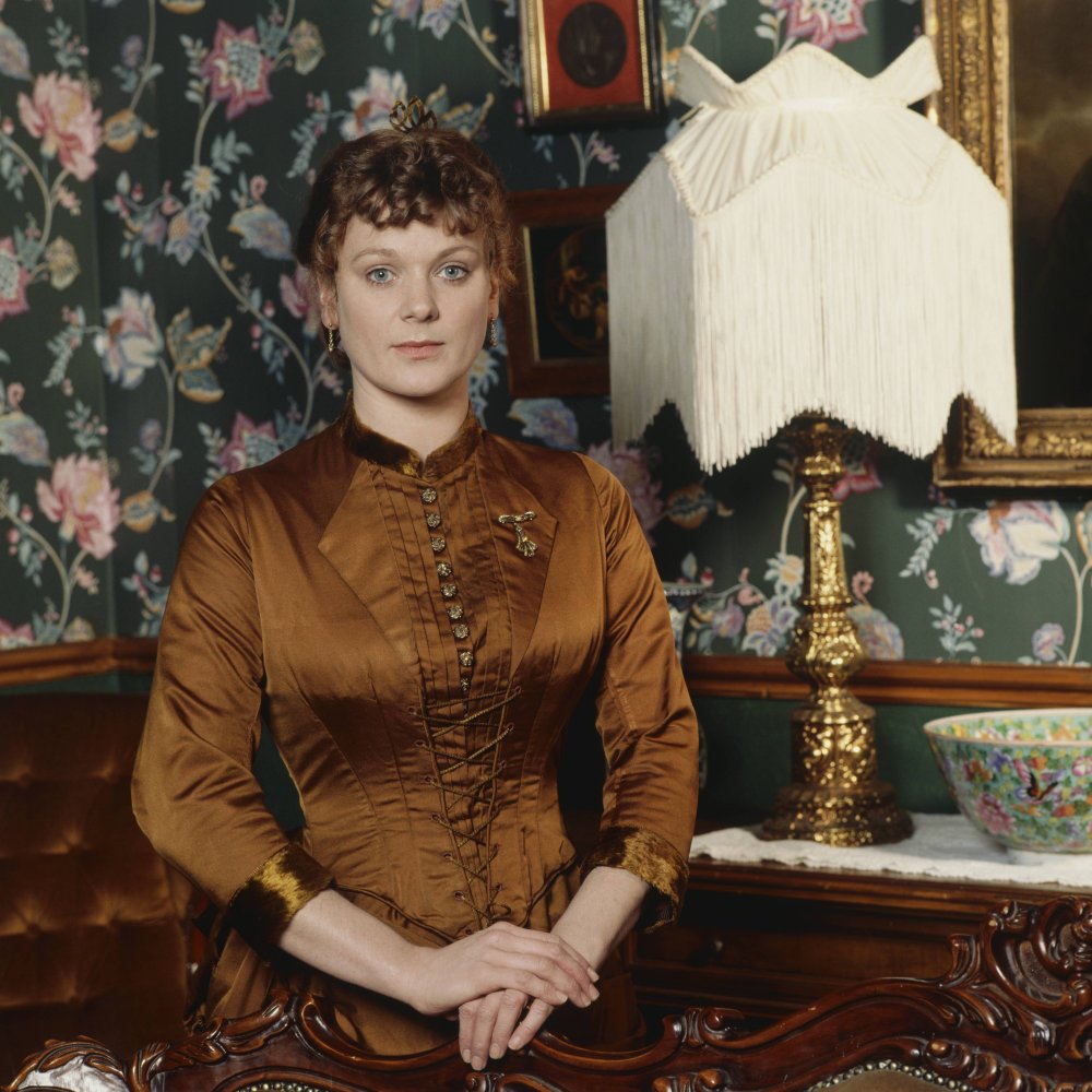 Samantha Bond