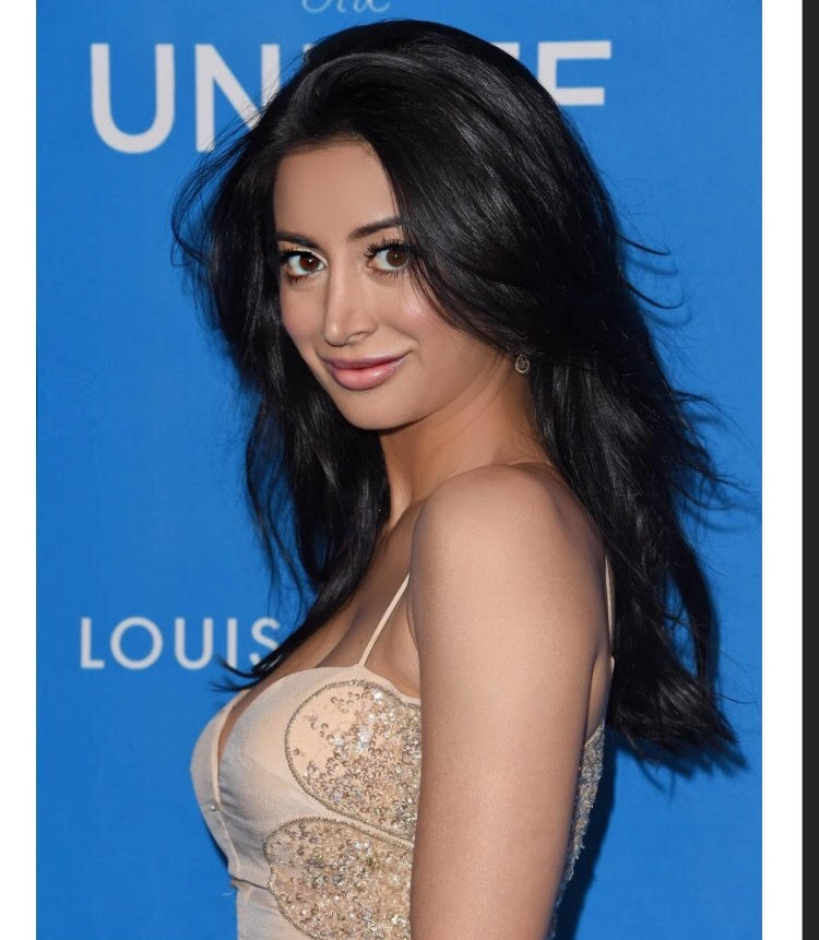 Noureen DeWulf