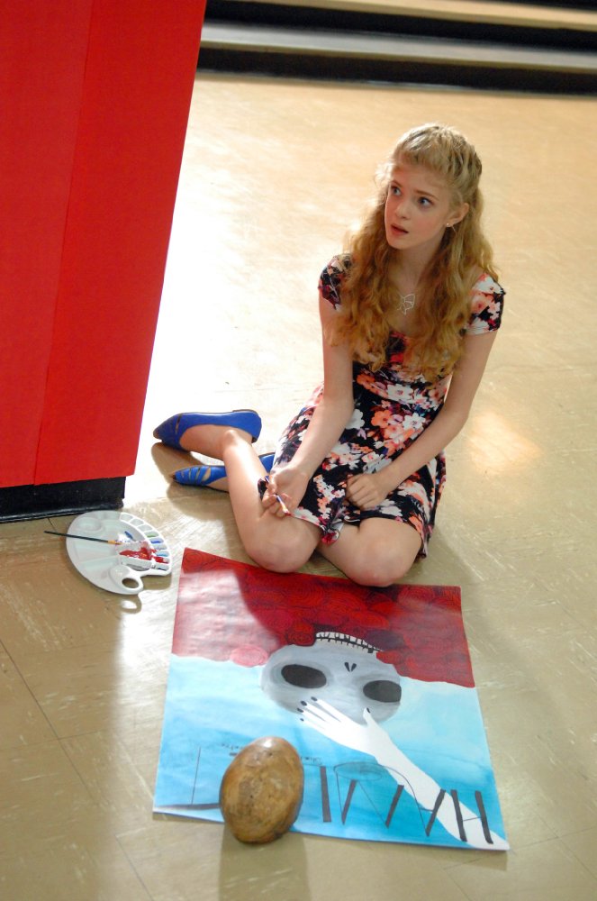 Elena Kampouris