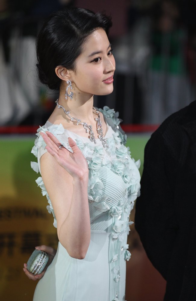 Yifei Liu