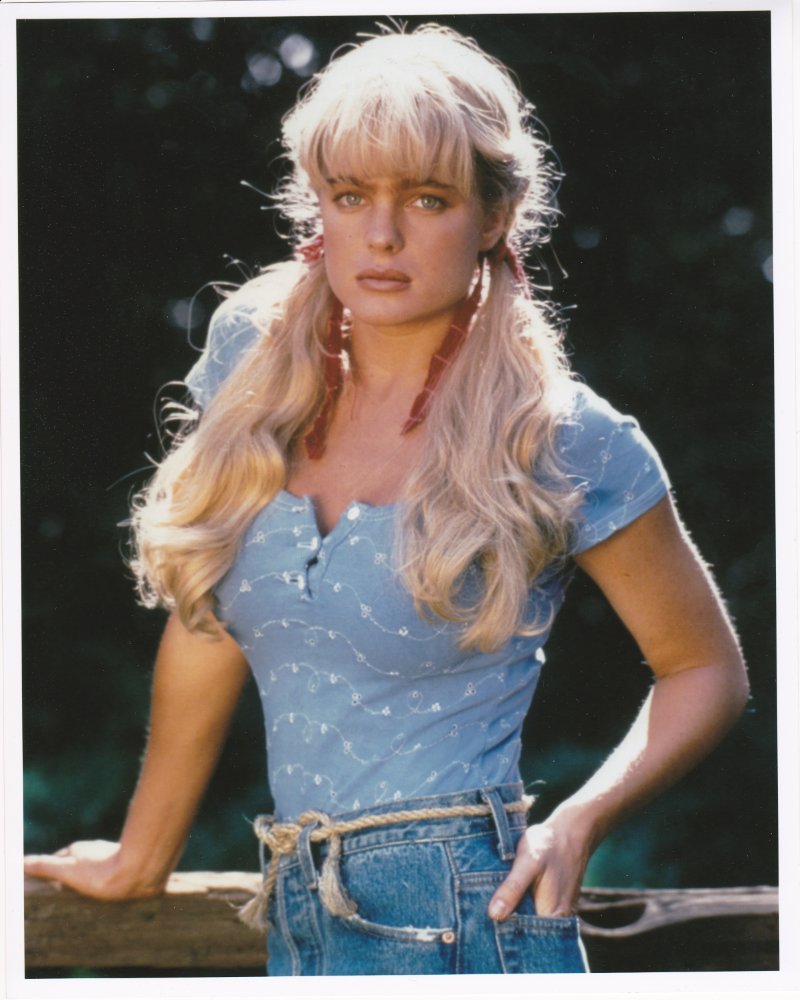 Erika Eleniak