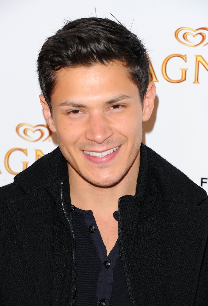 Alex Meraz