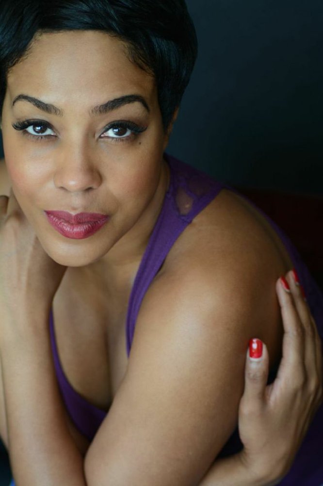 De'Adre Aziza