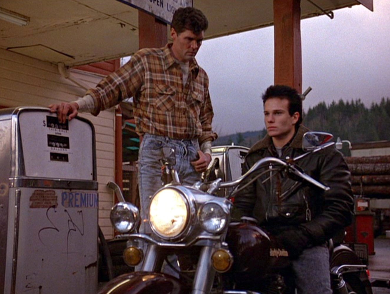 Everett McGill