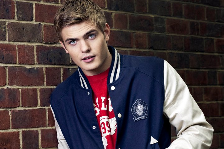 Alex Roe
