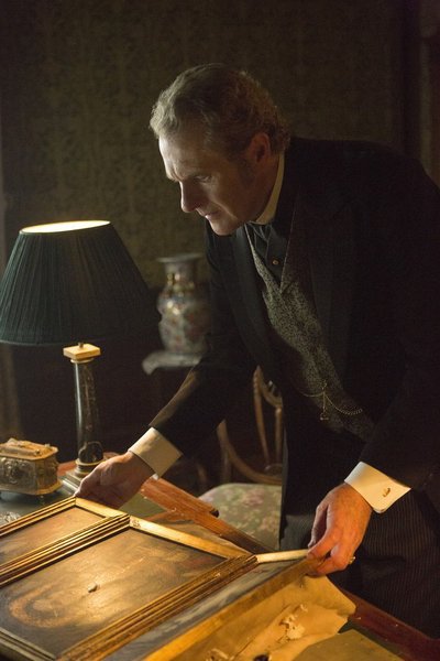 Robert Bathurst