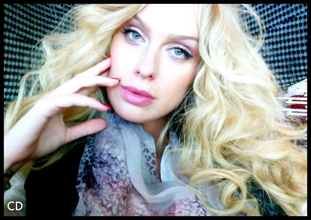 CariDee English