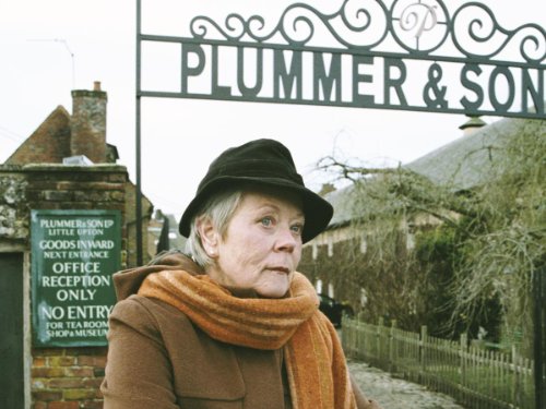 Annette Crosbie