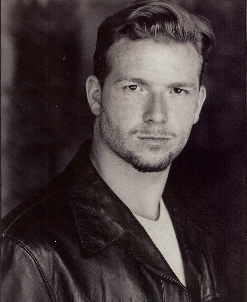 Ari Fliakos