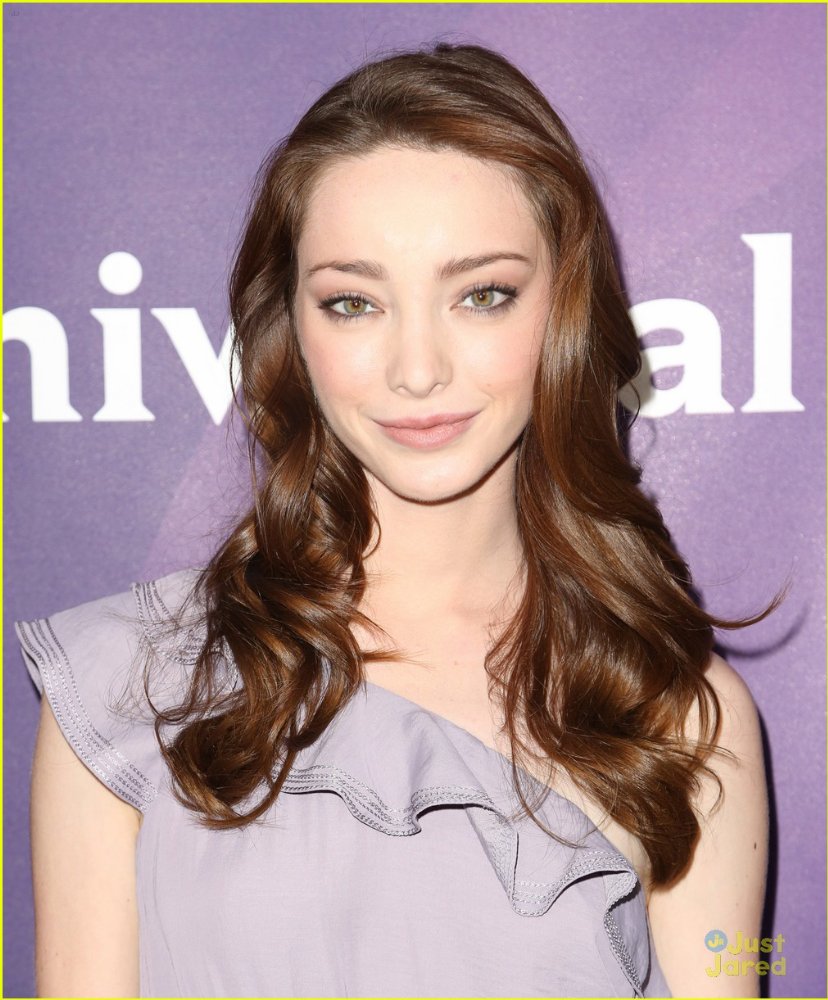 Emma Dumont